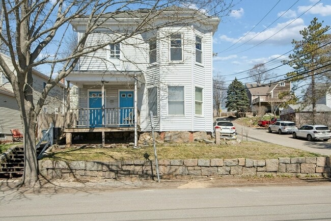 Building Photo - 78 Grove St Unit 2