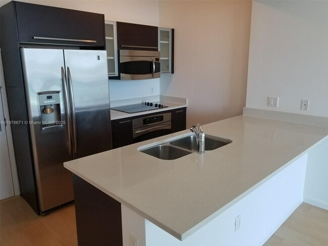 Building Photo - 333 NE 24th St Unit 1411 Rental