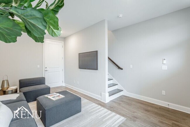 Photo - 2341 E 18th St