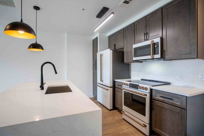 Elliston 23, Nashville, TN, Kitchen - Elliston 23 Rental