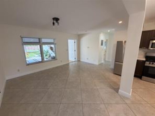 Photo - 2018 NE 14th Ct