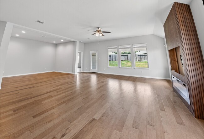Photo - 18102 Humber River Ln