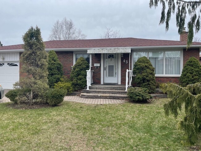 Building Photo - Rare 3-bedroom Legal Apartment for Rent in North Oshawa