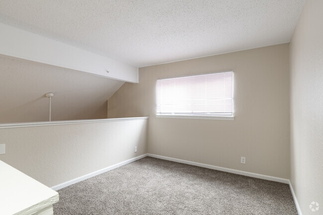 2BR, 2BA - 850SF