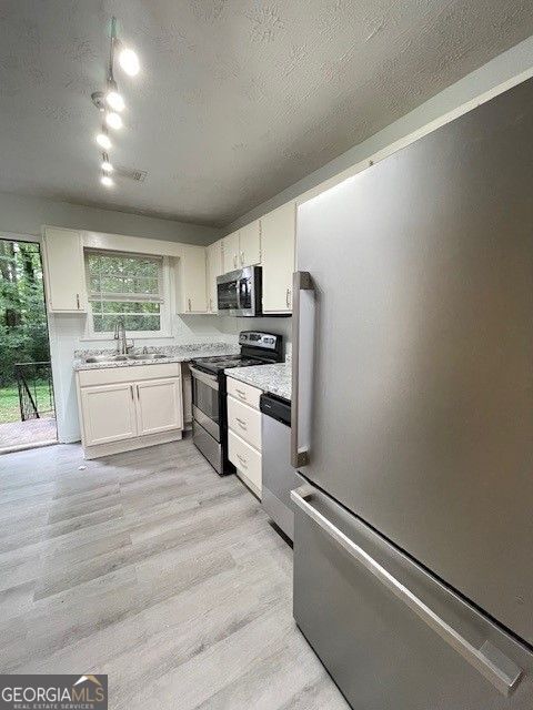 Photo - 665 Barnes Dr