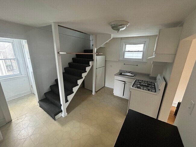 4843 N Oakley Ave Unidad R