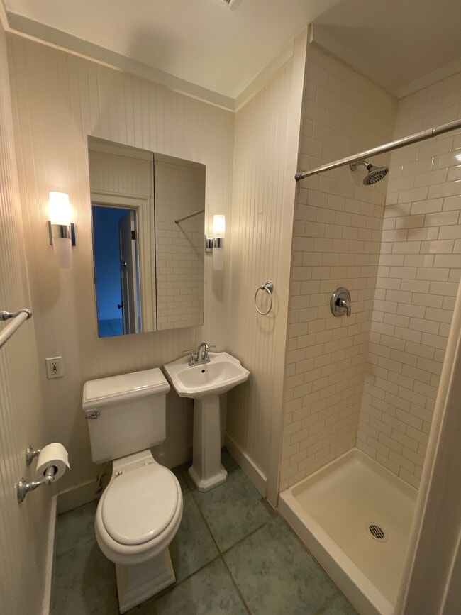 Photo - 8537 Greenwood Ave N Unidad Greenwood Ave