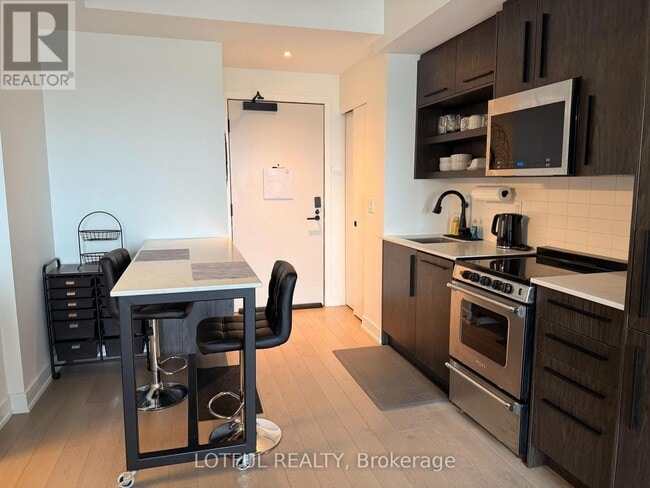 Photo - 560 Rideau St Unit 1105