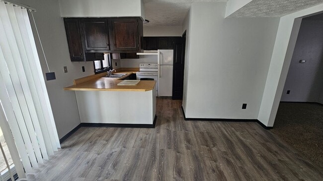 Building Photo - 63-69 Chambers Rd Unit 63 Chambers