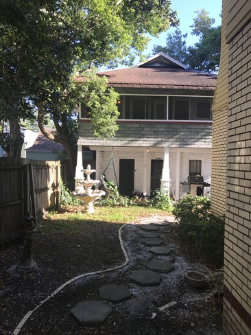 A view from the North/10th Ave entrance - 416 10th Ave NE Apartamentos