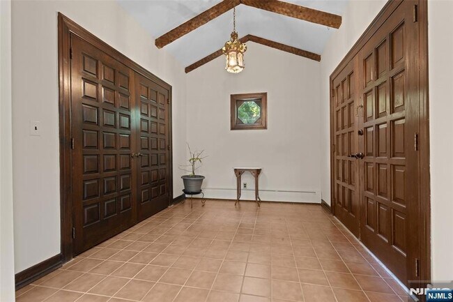 Photo - 8 Crosby Ln