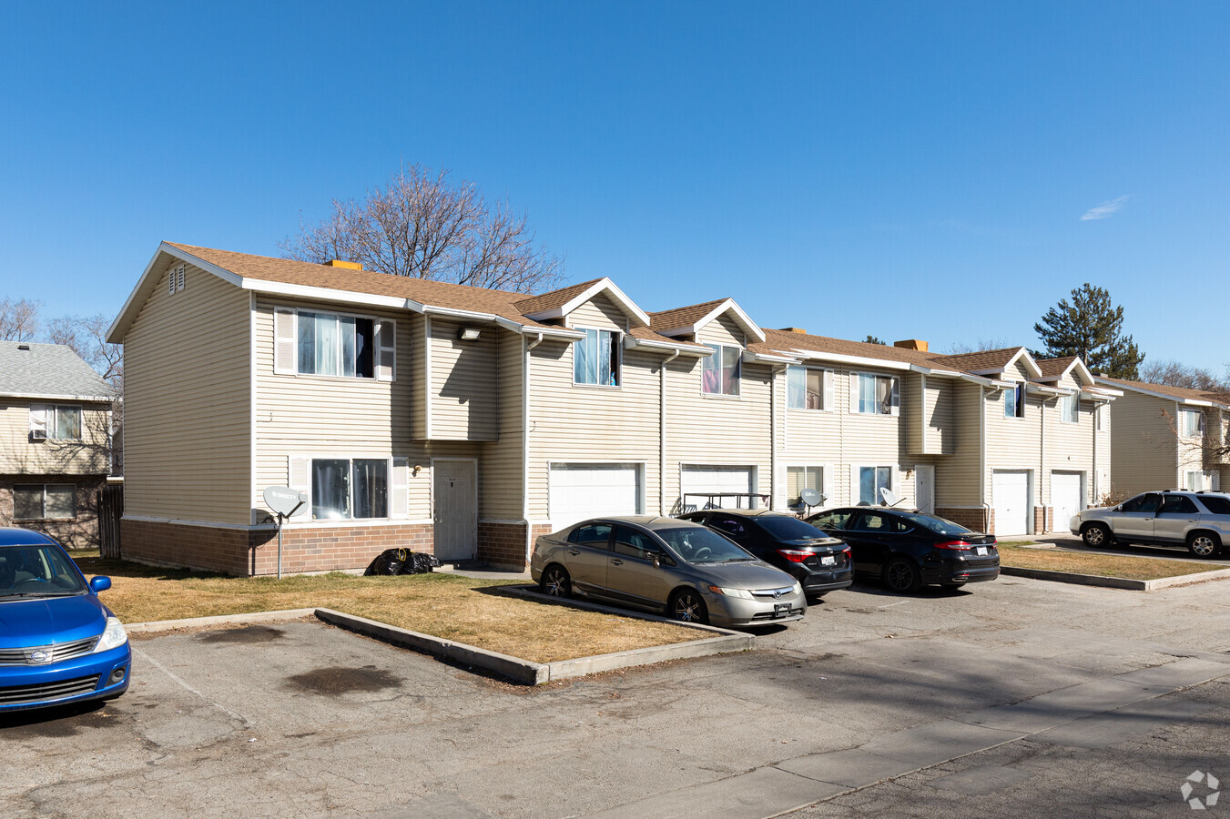 Photo - 558 N Redwood Rd Apartments