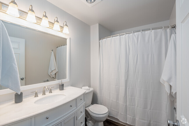 3BD, 2 BA - 1,172SF - Creekside Properties