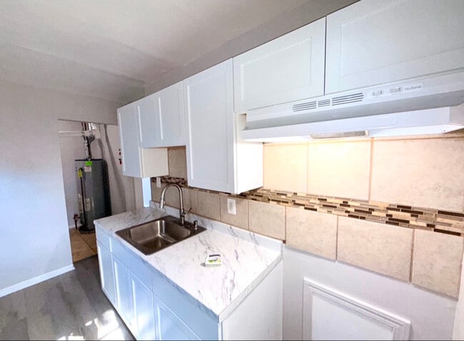 Building Photo - 11260 Fisher Ave