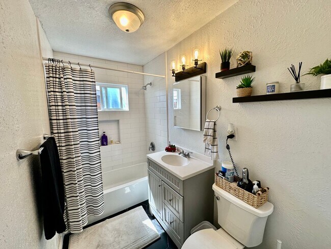 Photo - Entertainers Dream Home With Lots of Chara...