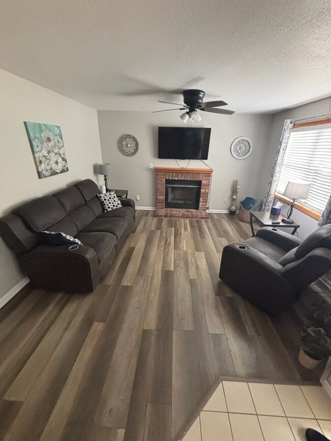 Photo - 910 Alma Dr