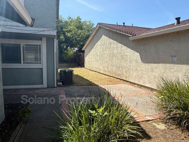 Photo - 2735 Applewood Dr