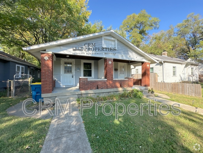 Building Photo - 1450 N Gladstone Ave Rental