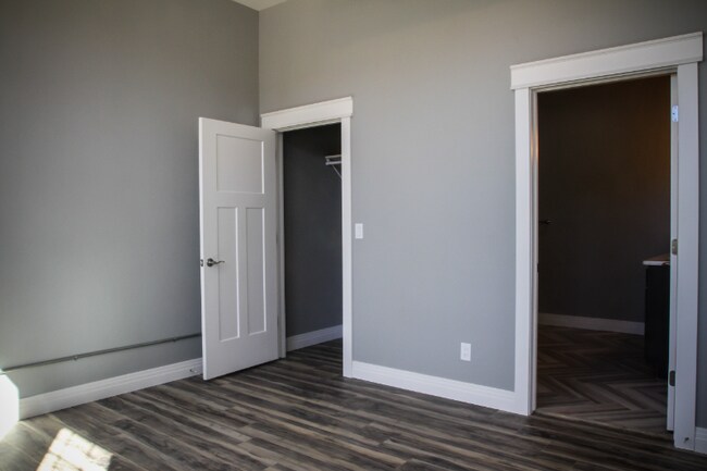 Photo - 218 E 7th St Unidad 105