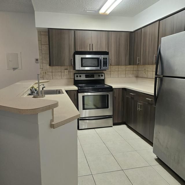 Photo - 2445 SW 18th Terrace Unidad 902