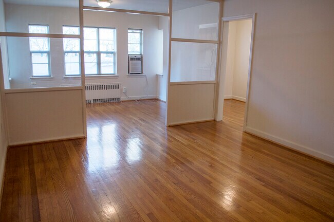 Photo - 1233 N Courthouse Rd Unit 104