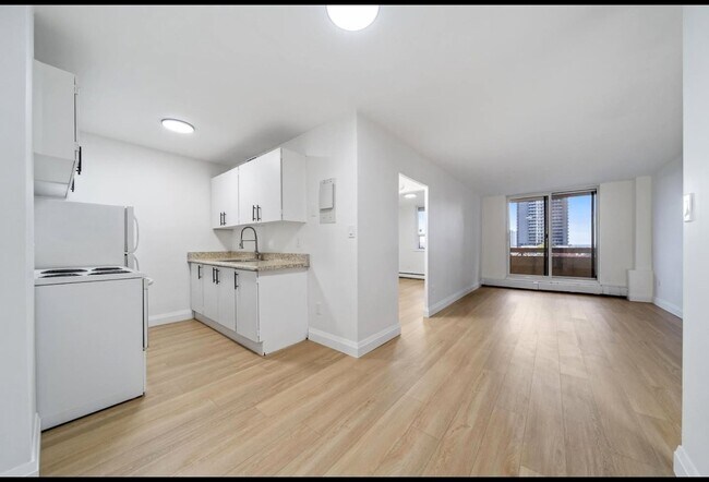 Photo - 223 Jackson St W