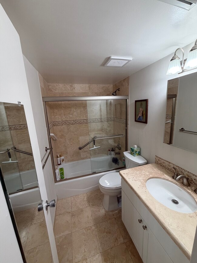 Photo - 1205 Mariposa Ave Unit APT 403