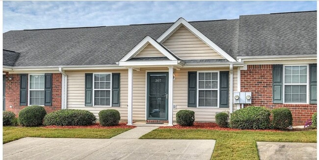 Building Photo - Updated 2 BR, 2 BA Townhome