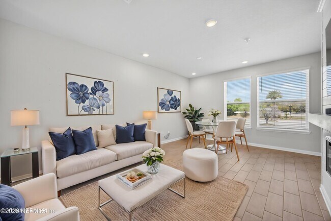 Photo - 1093 Farwell St