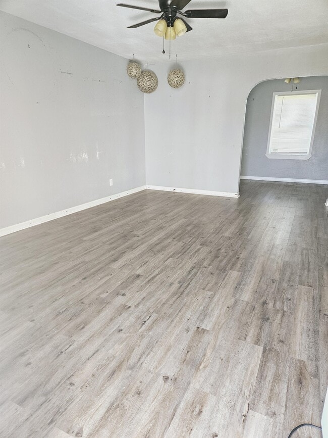 Photo - 418 W Iowa Ave