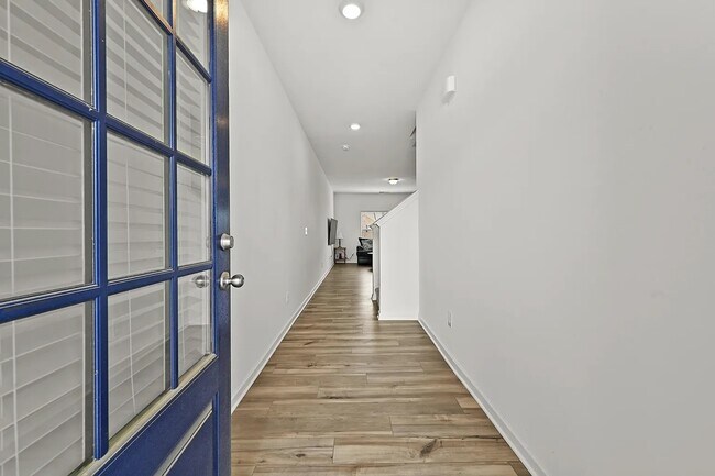 Photo - 1102 Lossie Ln