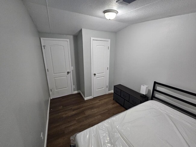 Photo - 8144 Hewitt St