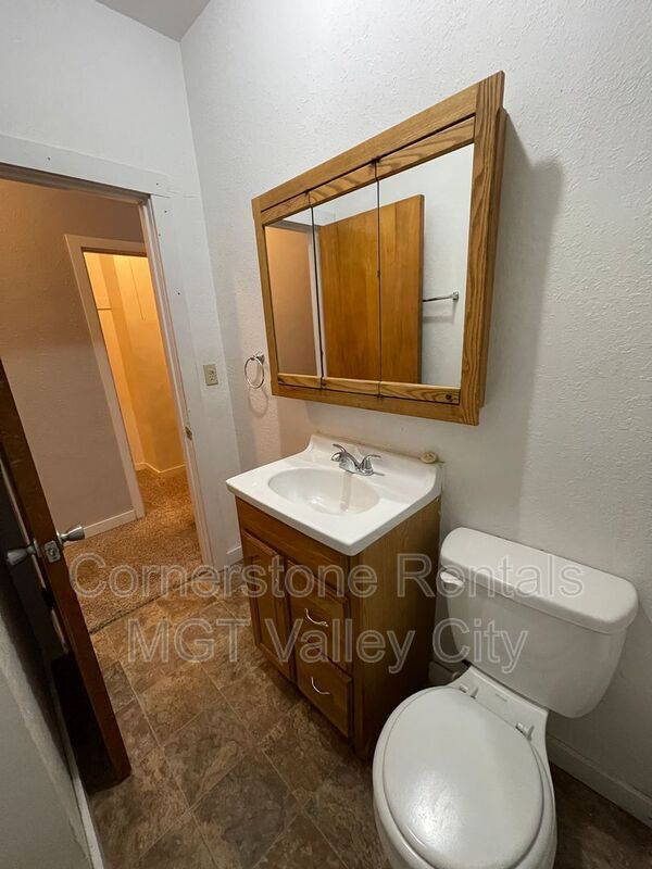 Photo - 458 3rd St NE