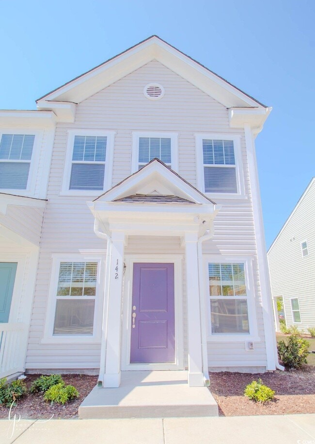Photo - 142 Crescent Wy Townhome