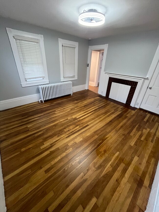 Building Photo - 450 Islington St Unit West End