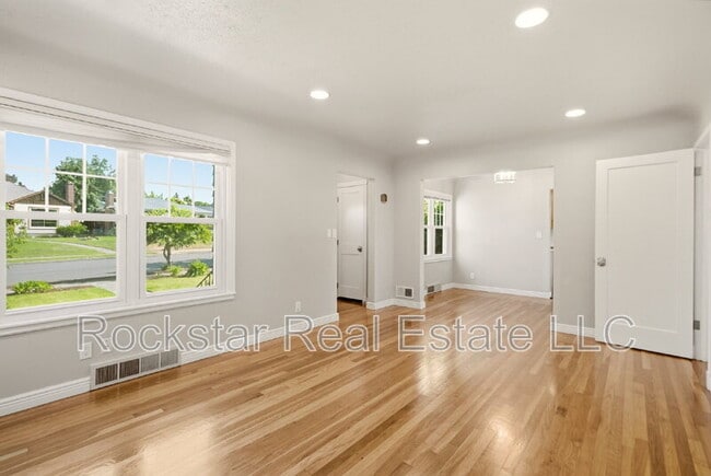 Photo - 3027 W Cleveland Ave