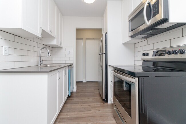 Photo - 1017 Queens Avenue