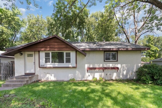 Photo - Spacious 5bed|2bath Home w/ Large Backyard & Garage