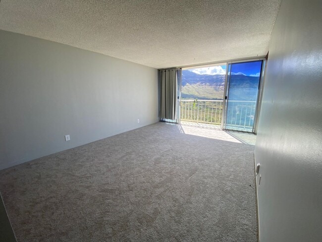 Building Photo - One Bedroom at Makaha Valley Towers Unit 1815