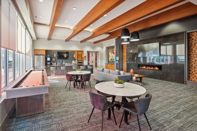 DenargoMarket_amenity_clubroom (4) - AMLI Denargo Market