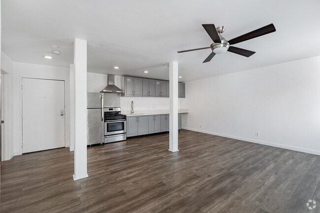 1BR, 1BA - 650SF - Kitchen