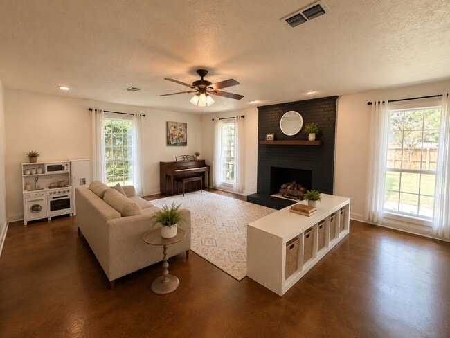 Photo - 206 Hunnington Dr