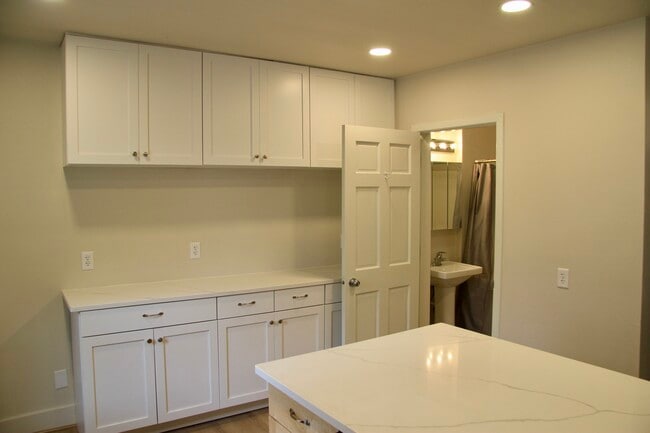Photo - 405 E Washington Ave