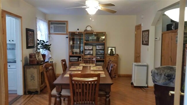 Photo - 42 W 45th St