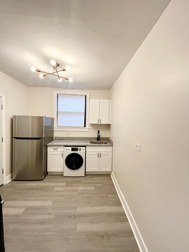 1333 N Lorel Ave Unit 1W