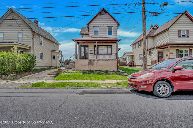 Photo - 1605 Bulwer St House
