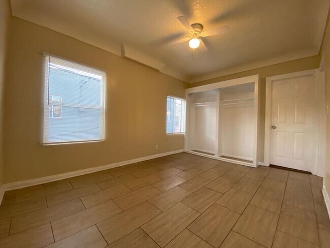 2033 Cedar Ave