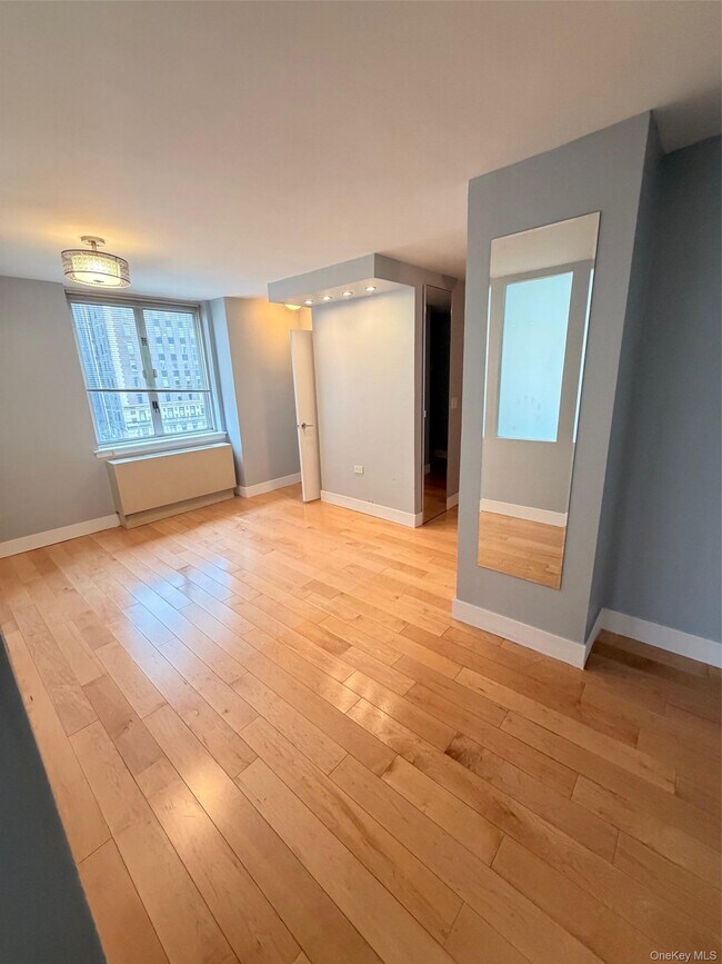 Photo - 225 Rector Pl Unit 7E