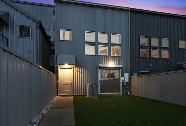 Photo - 706 Ruthven St