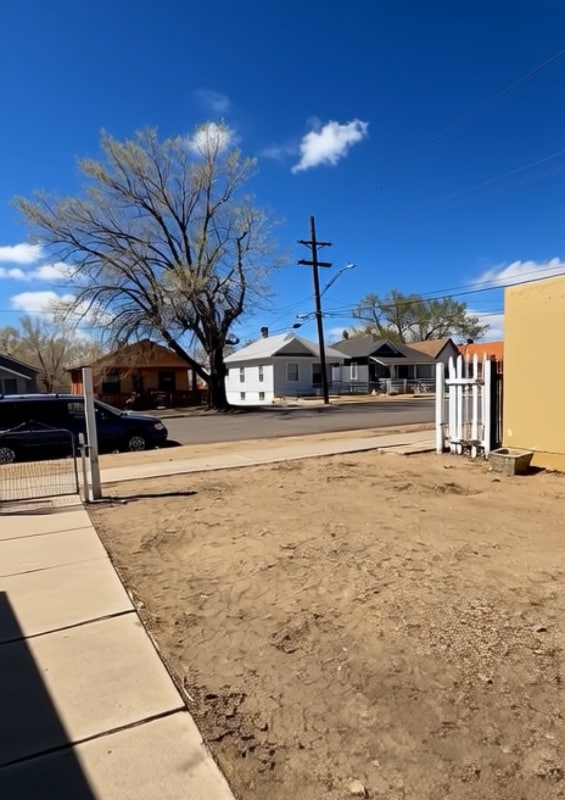 Photo - 801 E 7th St